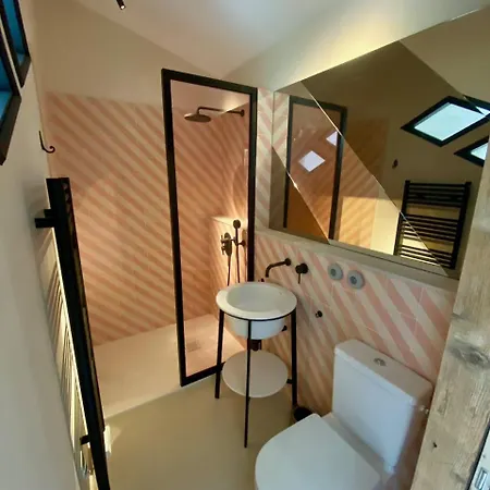 Maisons 322 - La Lumineuse בית הארחה 4*