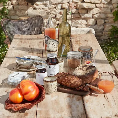 Maisons 322 - La Lumineuse בית הארחה 4*